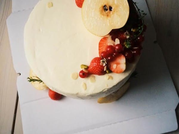 <span>Нежный торт с пюре клубники и сливочным кремом на маскарпоне</span><i>→</i>